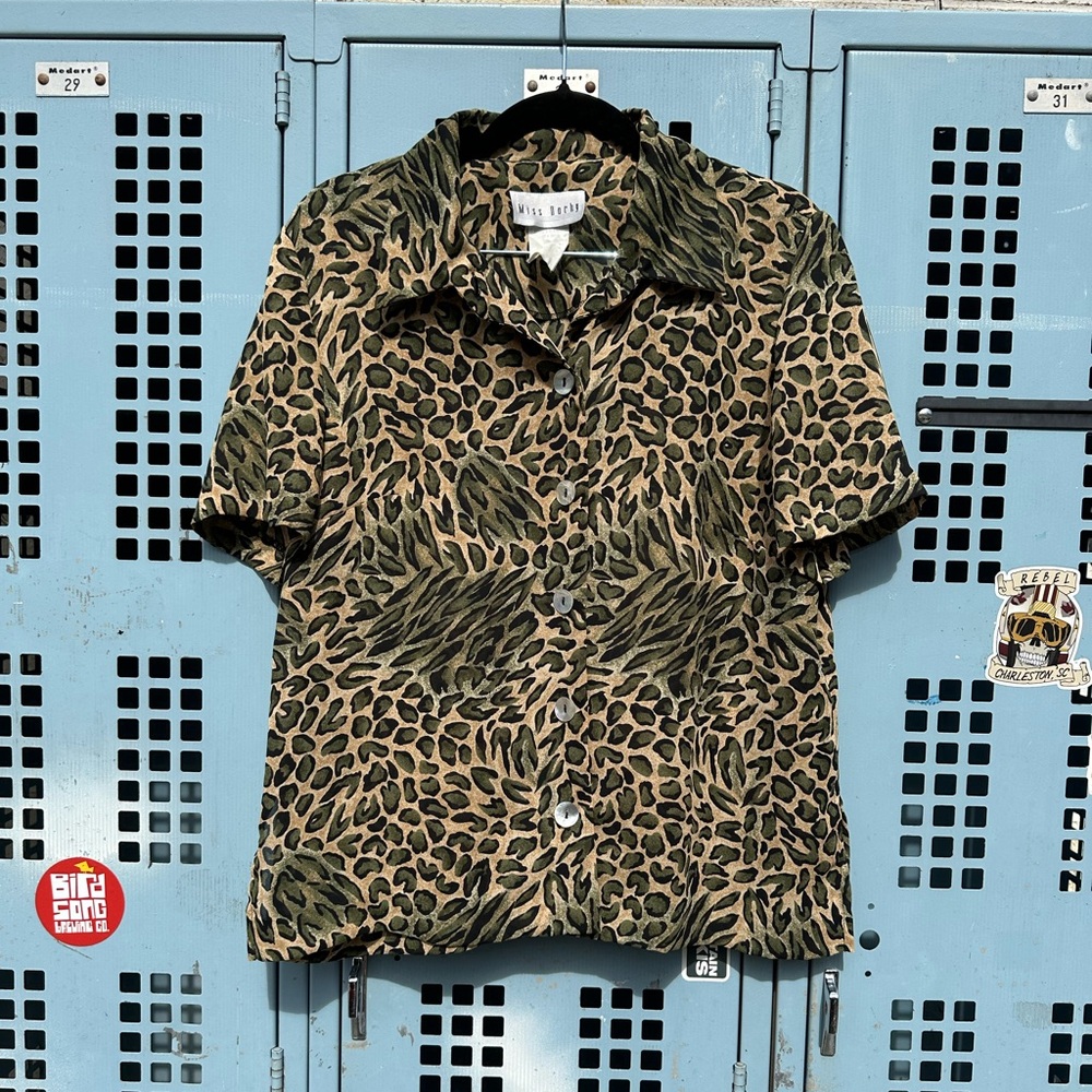 Vintage 90s Leopard Print Short Sleeve Button Up Top